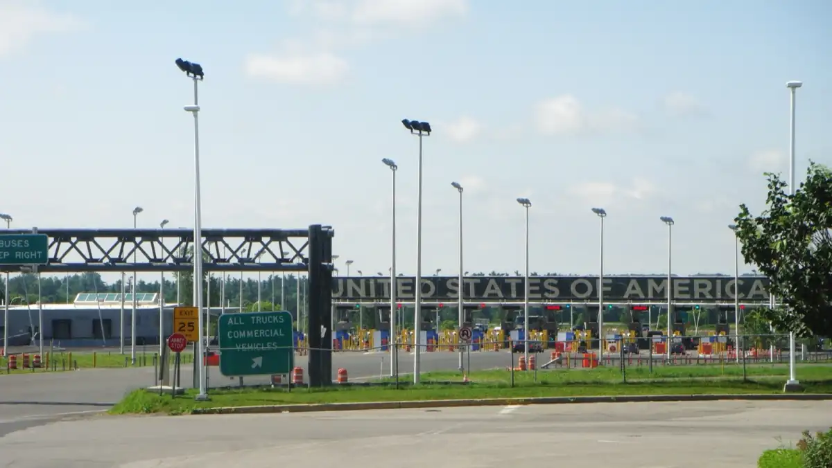 Champlain-St. Bernard de Lacolle border crossing