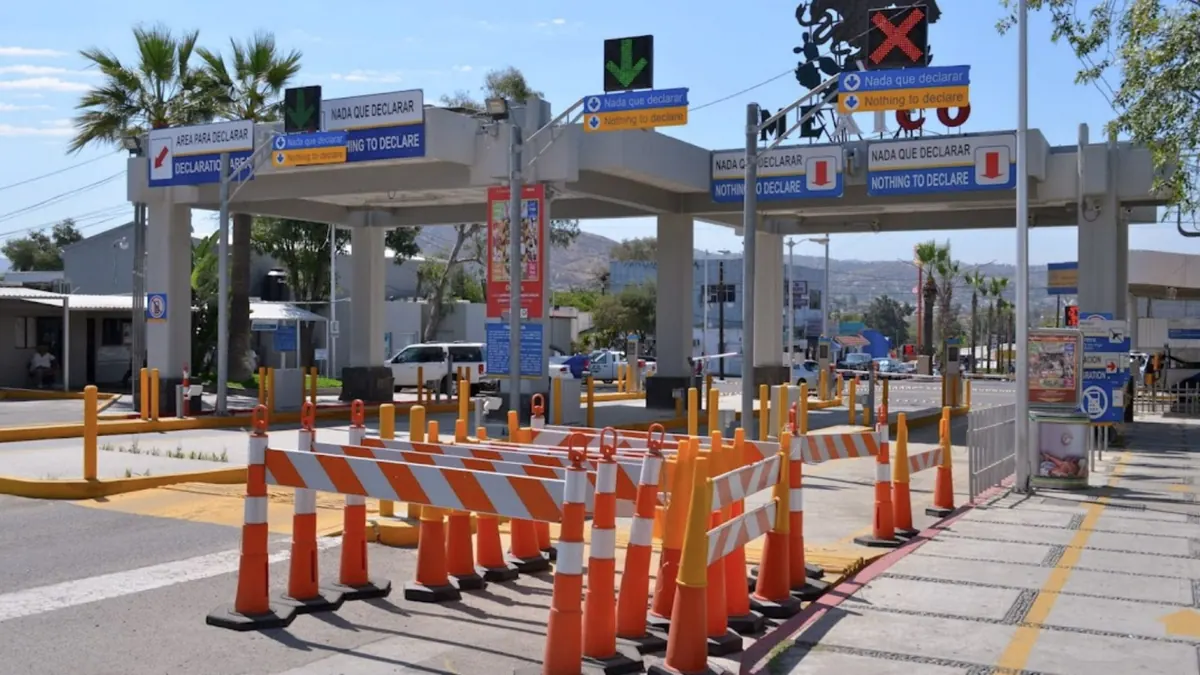 Tecate border crossing inspection lanes